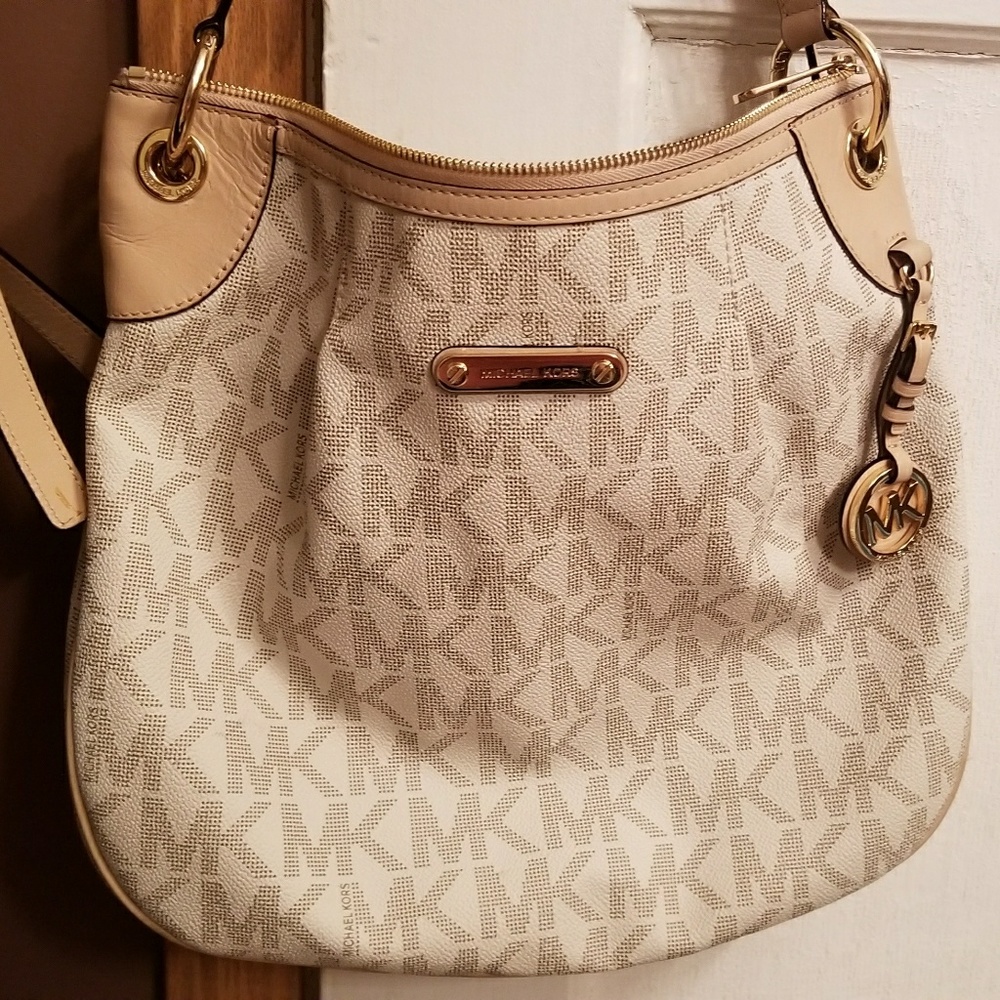 🦋🦋Very nice Michael kors purse🦋🦋